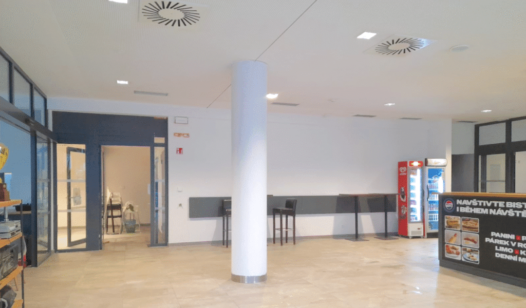 Vestibul sportovní-centrum-repy-praha.jpg Vestibul sportovního centra v rekonstrukci společností IPP REST s.r.o.